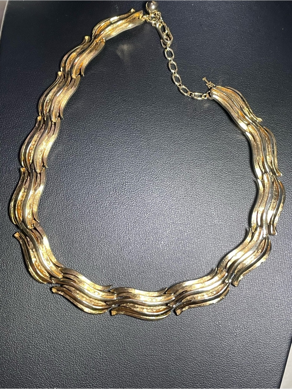 Crown Trifari Gold Wave-Link Choker Necklace for Women